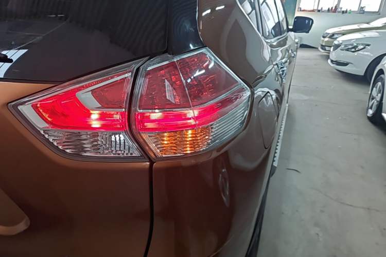 Used Nissan X-Trail 2014 2.0L CVT Comfort Edition 2WD Exterior 3