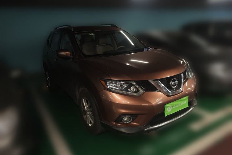 Used Nissan X-Trail 2014 2.5L CVT Leading Edition 4WD Front Right 45 Deg