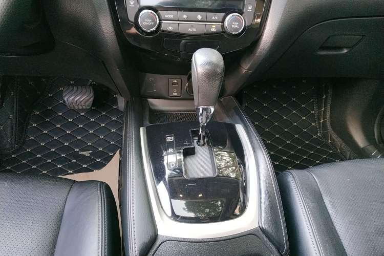 Used Nissan X-Trail 2014 2.0L CVT Comfort Edition 2WD Gear Lever