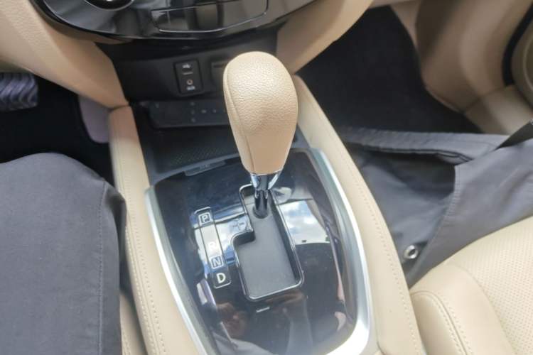 Used Nissan X-Trail 2014 2.0L CVT Comfort Edition 2WD Gear Lever