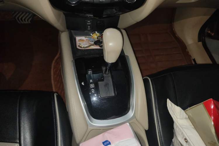 Used Nissan X-Trail 2014 2.0L CVT Comfort Edition 2WD Gear Lever