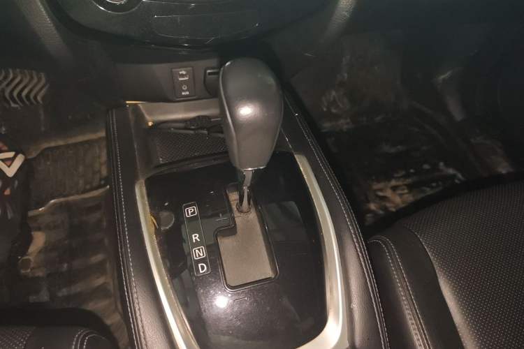 Used Nissan X-Trail 2014 2.0L CVT Comfort Edition 2WD Gear Lever