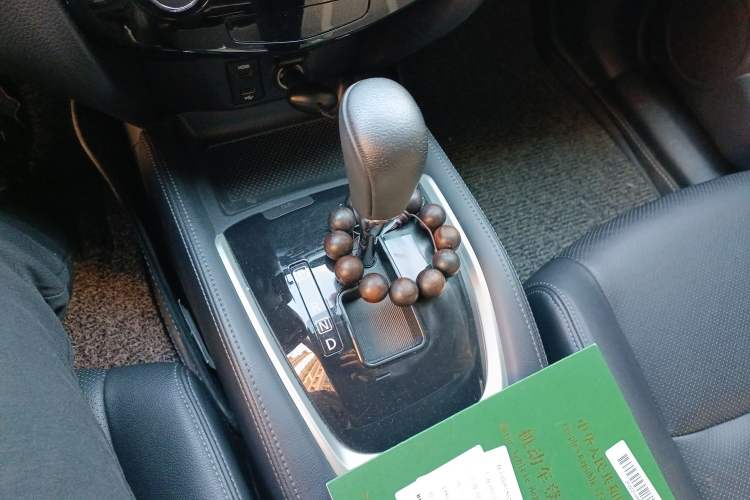 Used Nissan X-Trail 2014 2.0L CVT Comfort Edition 2WD Gear Lever