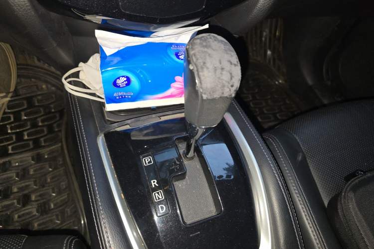 Used Nissan X-Trail 2014 2.0L CVT Comfort Edition 2WD Gear Lever