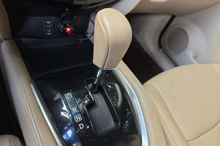 Used Nissan X-Trail 2014 2.5L CVT Leading Edition 4WD Gear Lever