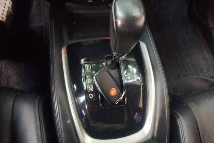Used Nissan X-Trail 2014 2.0L CVT Comfort Edition 2WD Gear Lever