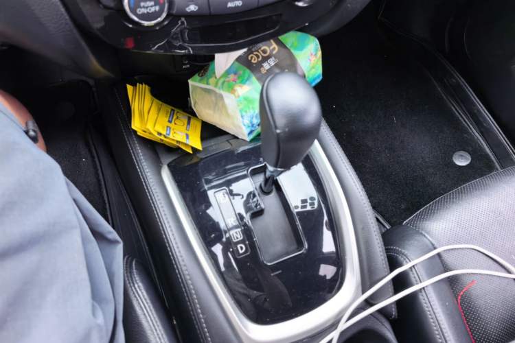 Used Nissan X-Trail 2014 2.5L CVT Luxury Edition 4WD Gear Lever