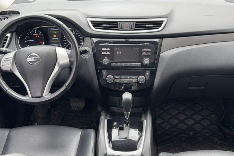 Used Nissan X-Trail 2014 2.0L CVT Comfort Edition 2WD Interior 1