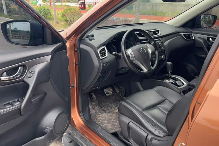 Used Nissan X-Trail 2014 2.0L CVT Comfort Edition 2WD Interior 2