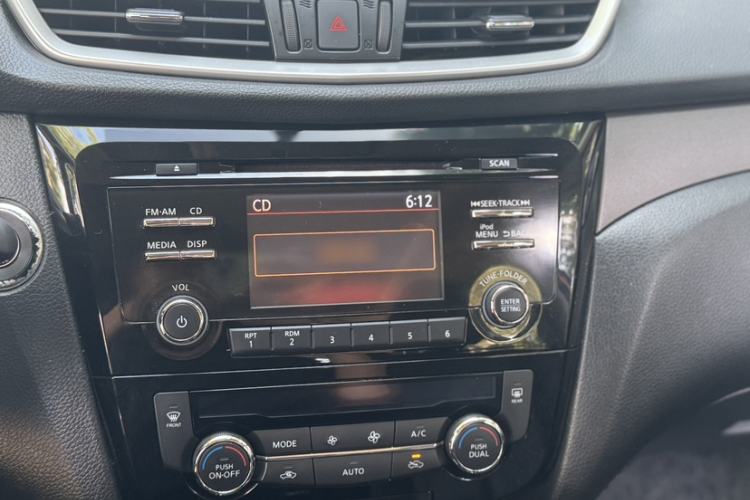Used Nissan X-Trail 2014 2.0L CVT Comfort Edition 2WD Interior 4