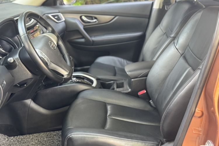 Used Nissan X-Trail 2014 2.0L CVT Comfort Edition 2WD Interior 6