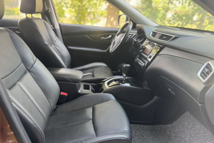 Used Nissan X-Trail 2014 2.0L CVT Comfort Edition 2WD Interior 8