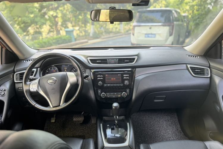 Used Nissan X-Trail 2014 2.0L CVT Comfort Edition 2WD Interior 9