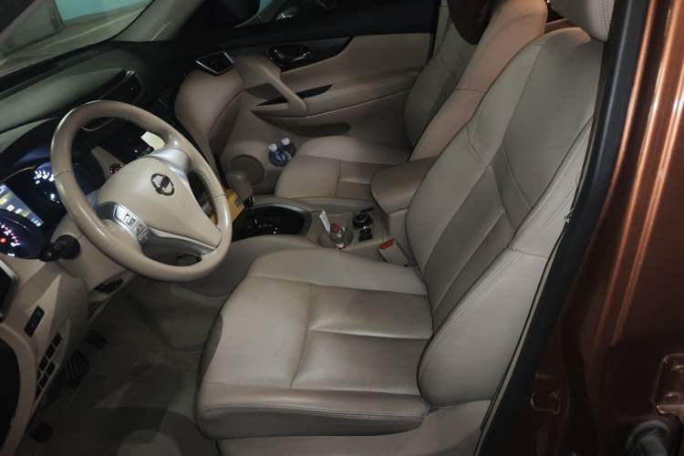 Used Nissan X-Trail 2014 2.5L CVT Leading Edition 4WD Left Front Seat