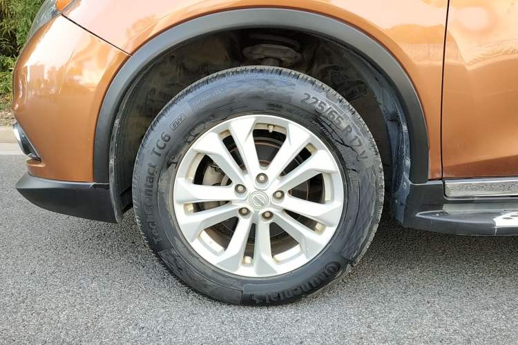 Used Nissan X-Trail 2014 2.0L CVT Comfort Edition 2WD Left Front Wheel Hub
