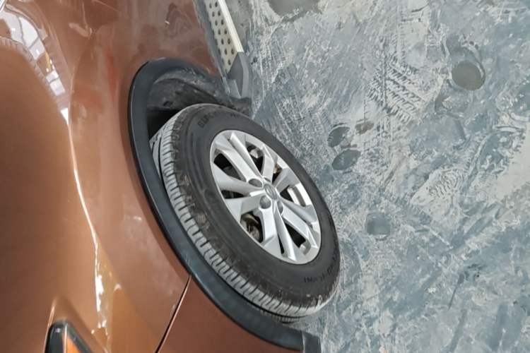 Used Nissan X-Trail 2014 2.0L CVT Comfort Edition 2WD Left Front Wheel Hub