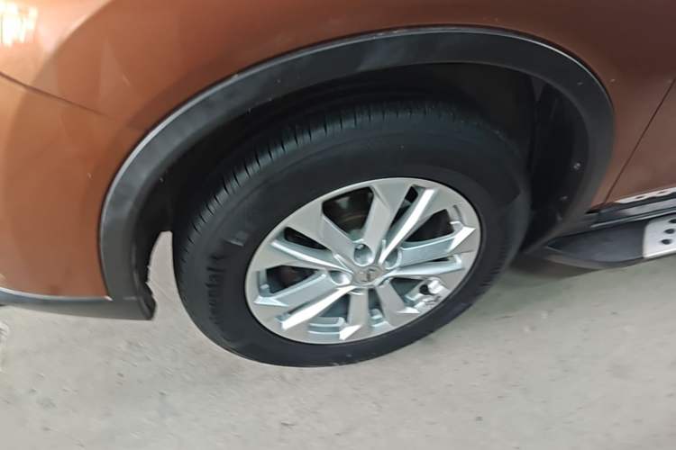 Used Nissan X-Trail 2014 2.0L CVT Comfort Edition 2WD Left Front Wheel Hub