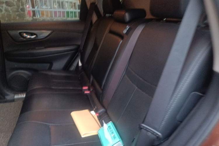 Used Nissan X-Trail 2014 2.5L CVT Leading Edition 4WD Left Rear Seat