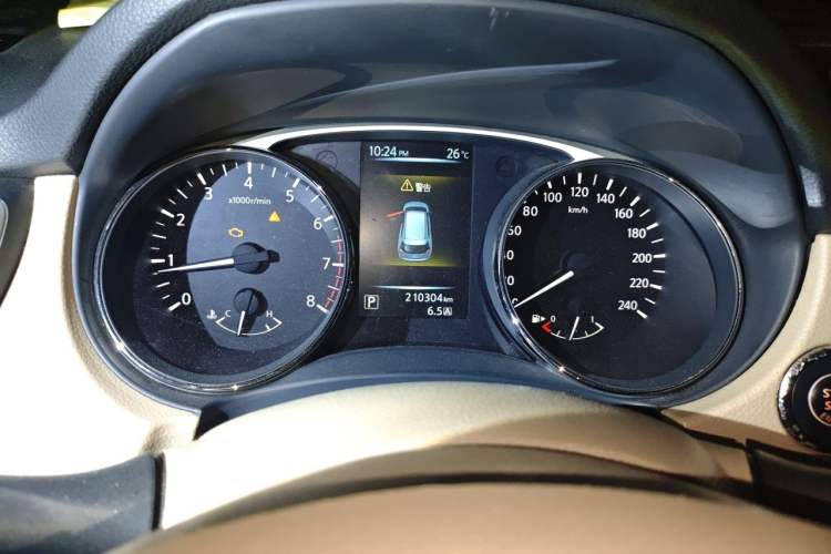 Used Nissan X-Trail 2014 2.0L CVT Comfort Edition 2WD Odometer Close Up