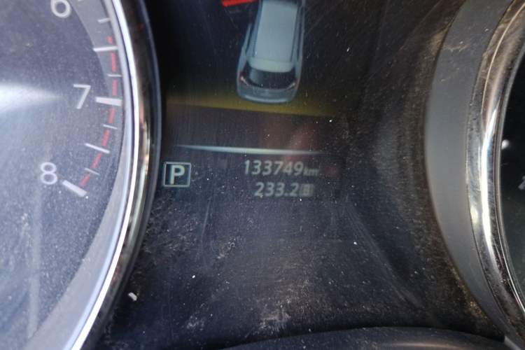 Used Nissan X-Trail 2014 2.0L CVT Comfort Edition 2WD Odometer Close Up