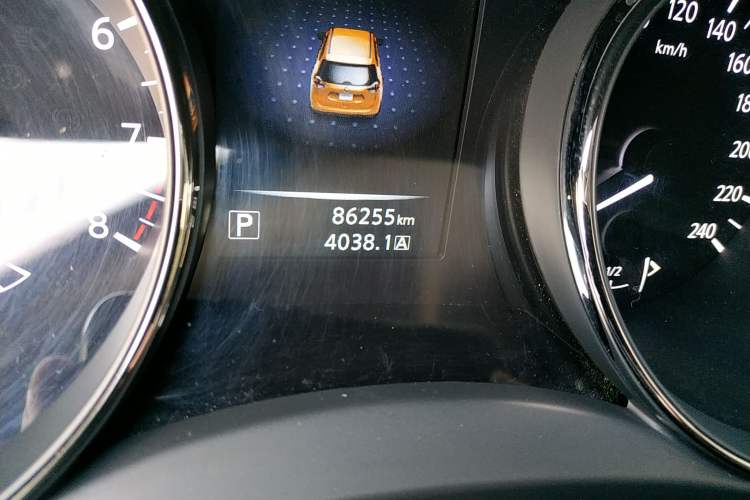 Used Nissan X-Trail 2014 2.0L CVT Comfort Edition 2WD Odometer Close Up