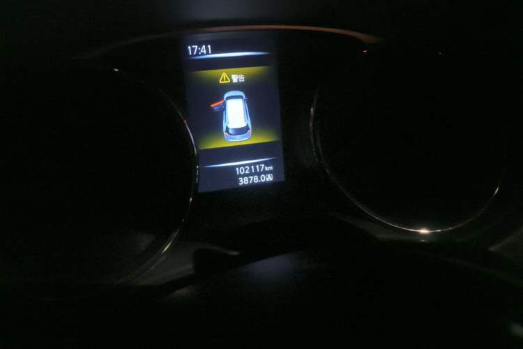 Used Nissan X-Trail 2014 2.5L CVT Luxury Edition 4WD Odometer Close Up