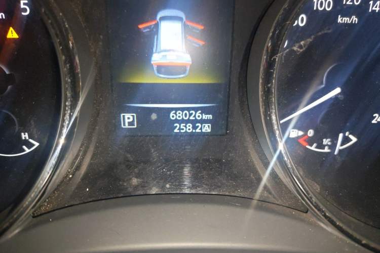 Used Nissan X-Trail 2014 2.0L CVT Comfort Edition 2WD Odometer Close Up