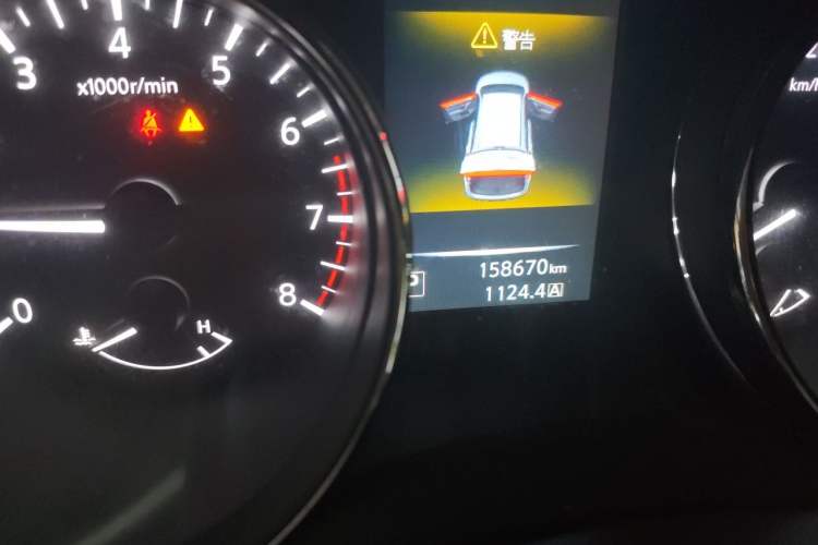 Used Nissan X-Trail 2014 2.0L CVT Comfort Edition 2WD Odometer Close Up