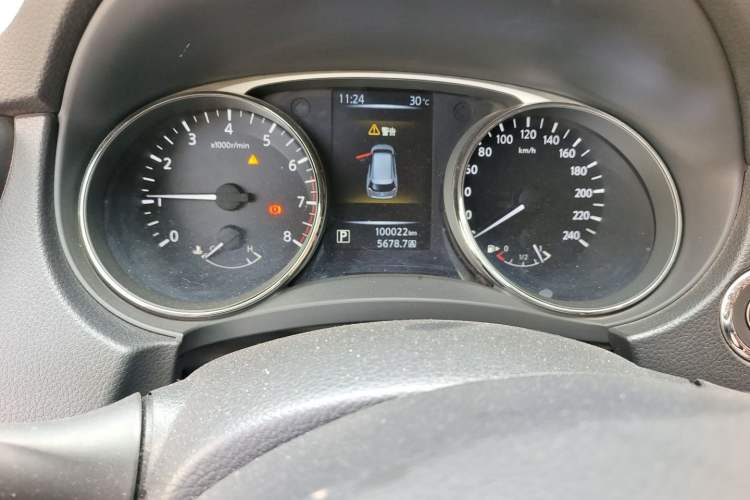 Used Nissan X-Trail 2014 2.0L CVT Smart Edition 2WD Odometer Close Up