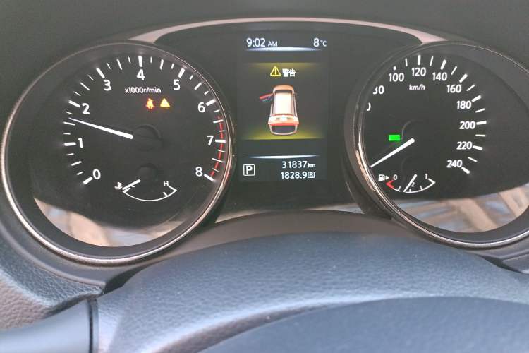 Used Nissan X-Trail 2014 2.0L CVT Comfort Edition 2WD Odometer Close Up