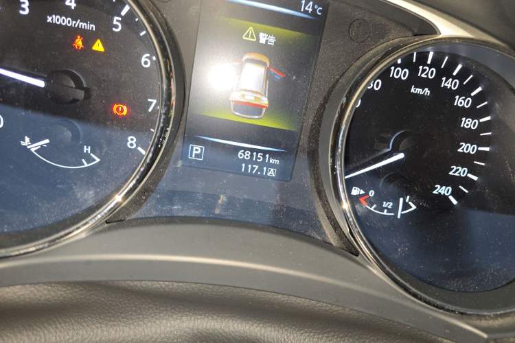 Used Nissan X-Trail 2014 2.0L CVT Comfort Edition 2WD Odometer Close Up