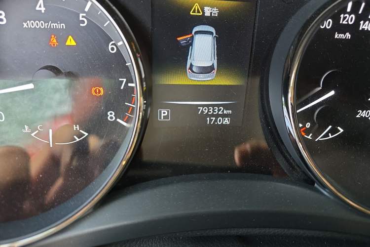 Used Nissan X-Trail 2014 2.5L CVT Leading Edition 4WD Odometer Close Up