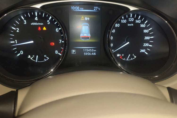 Used Nissan X-Trail 2014 2.5L CVT Leading Edition 4WD Odometer Close Up