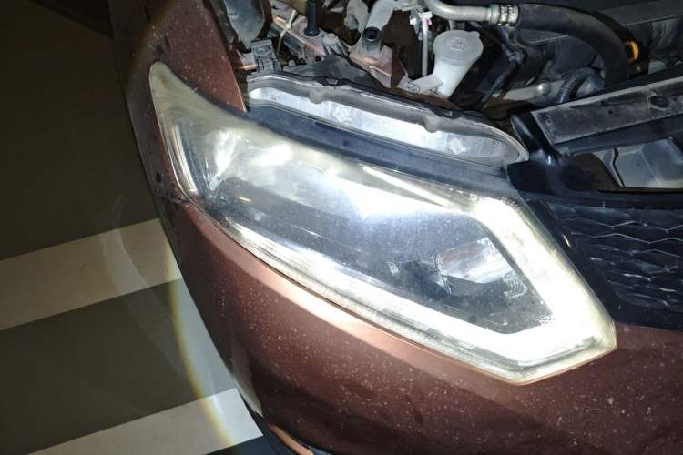 Used Nissan X-Trail 2014 2.0L CVT Comfort Edition 2WD Right Front Headlight
