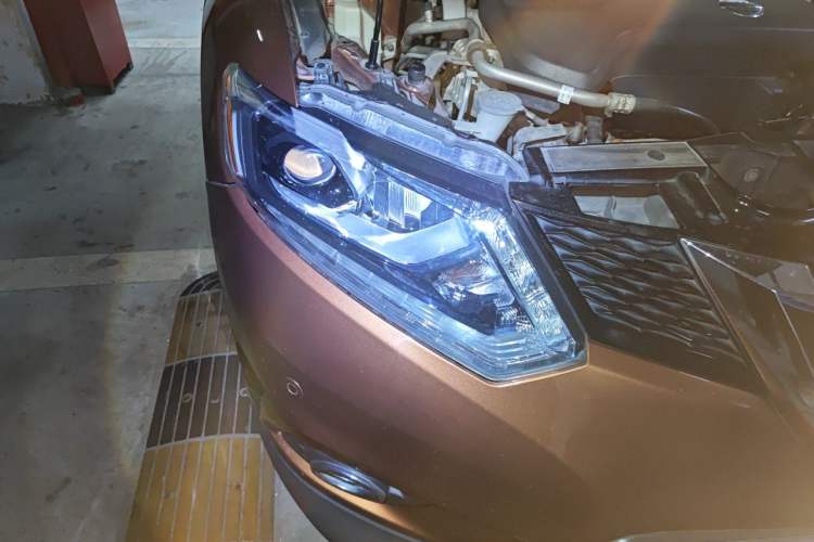 Used Nissan X-Trail 2014 2.5L CVT Ultimate Edition 4WD Right Front Headlight