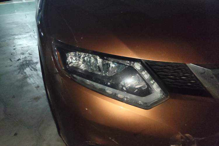 Used Nissan X-Trail 2014 2.5L CVT Leading Edition 4WD Right Front Headlight