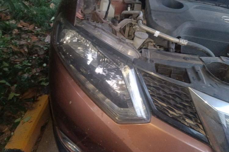 Used Nissan X-Trail 2014 2.5L CVT Leading Edition 4WD Right Front Headlight