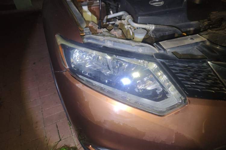 Used Nissan X-Trail 2014 2.0L CVT Comfort Edition 2WD Right Front Headlight