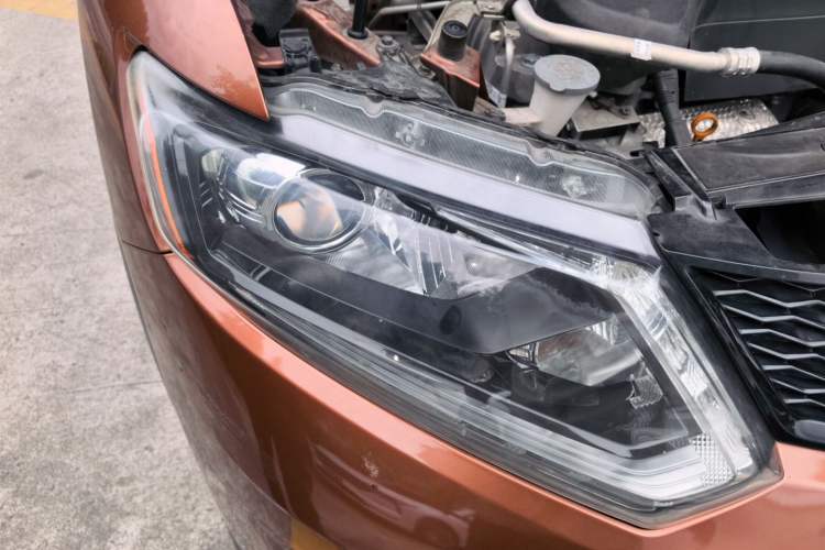 Used Nissan X-Trail 2014 2.5L CVT Luxury Edition 4WD Right Front Headlight
