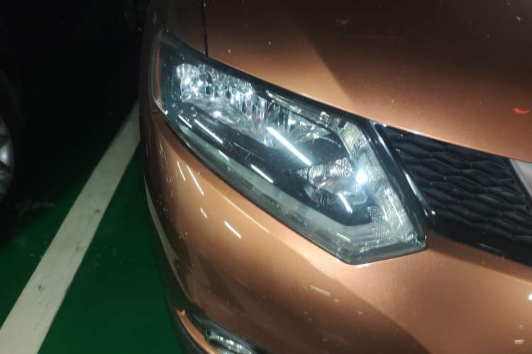 Used Nissan X-Trail 2014 2.5L CVT Leading Edition 4WD Right Front Headlight