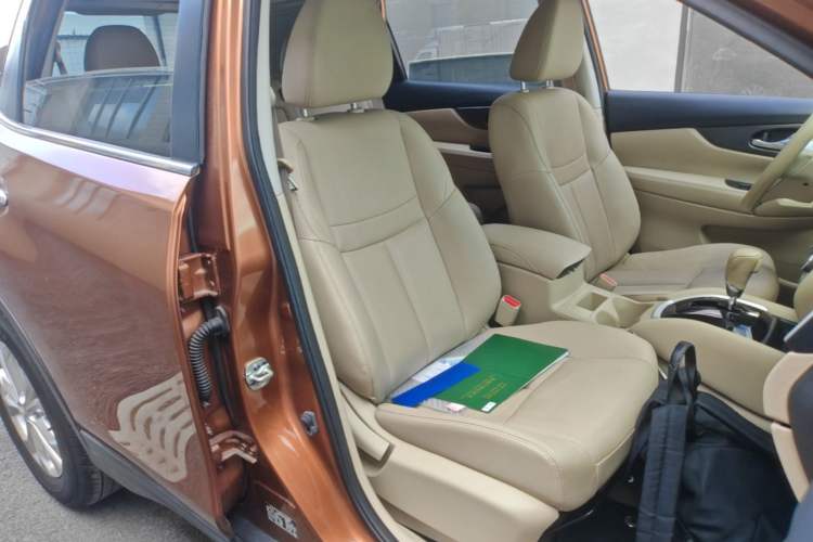 Used Nissan X-Trail 2014 2.0L CVT Comfort Edition 2WD Right Front Seat