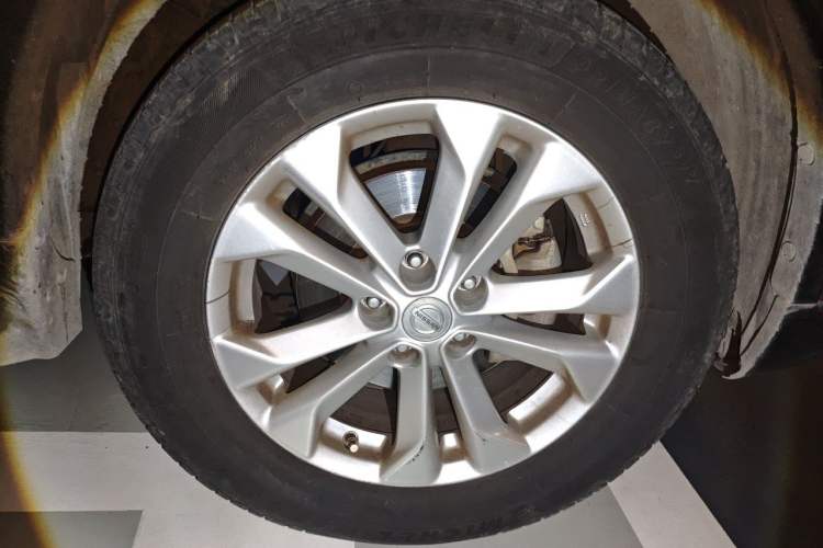 Used Nissan X-Trail 2014 2.0L CVT Comfort Edition 2WD Right Front Wheel Hub
