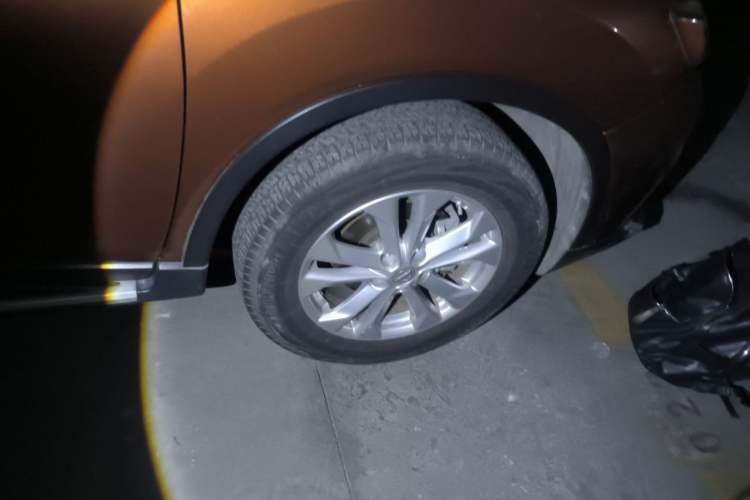 Used Nissan X-Trail 2014 2.5L CVT Luxury Edition 4WD Right Front Wheel Hub