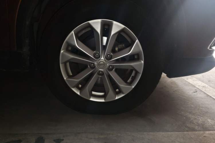 Used Nissan X-Trail 2014 2.0L CVT Comfort Edition 2WD Right Front Wheel Hub
