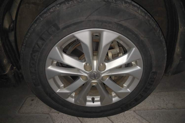 Used Nissan X-Trail 2014 2.0L CVT Comfort Edition 2WD Right Front Wheel Hub
