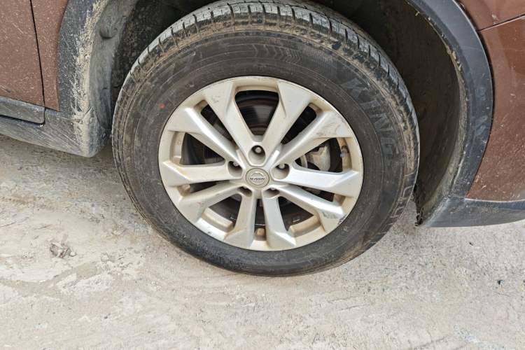 Used Nissan X-Trail 2014 2.0L CVT Comfort Edition 2WD Right Front Wheel Hub