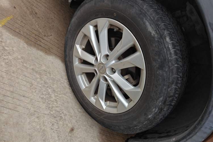 Used Nissan X-Trail 2014 2.0L CVT Comfort Edition 2WD Right Front Wheel Hub
