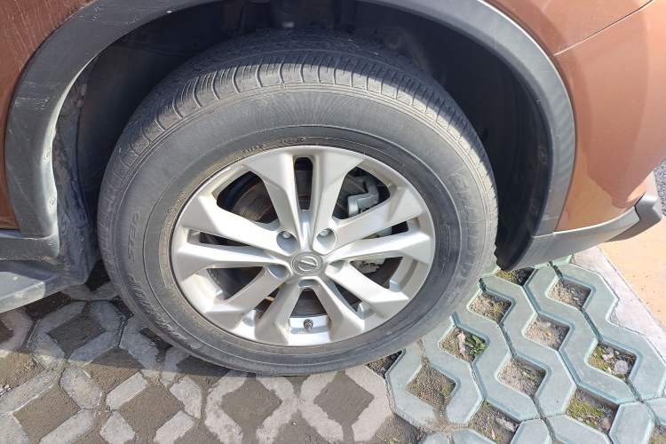 Used Nissan X-Trail 2014 2.0L CVT Comfort Edition 2WD Right Front Wheel Hub