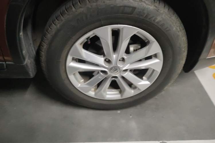 Used Nissan X-Trail 2014 2.0L CVT Comfort Edition 2WD Right Front Wheel Hub