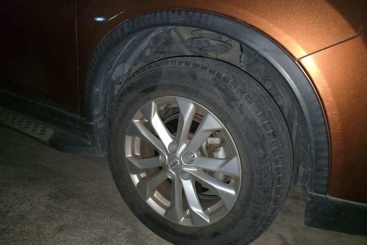 Used Nissan X-Trail 2014 2.0L CVT Comfort Edition 2WD Right Front Wheel Hub